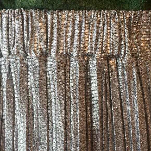 Pleated silver midi skirt. - Picture 4 of 8
